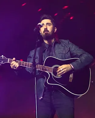 Live concert by Alex Ubago