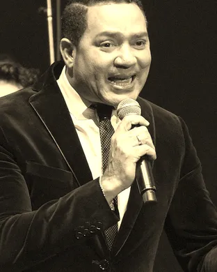 Live concert by Frank Reyes