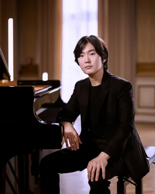 Live concert by Seong-Jin Cho